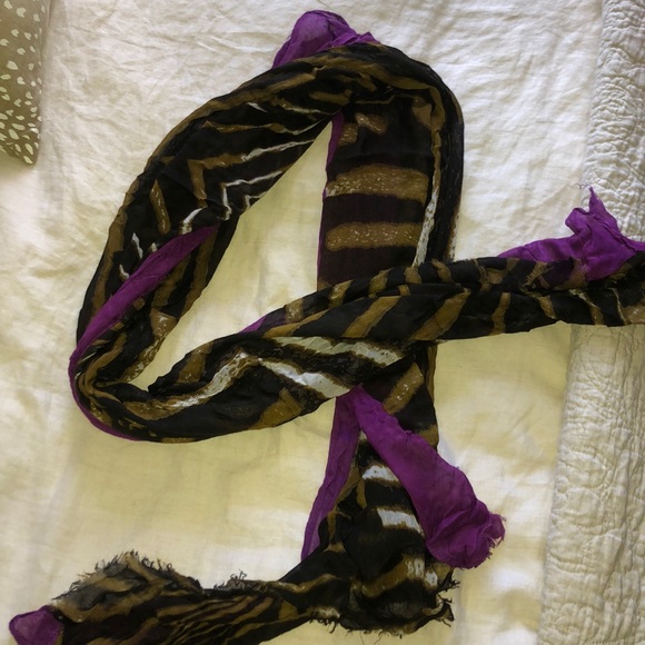 Purple and zebra print scarf - Picture 3 of 3